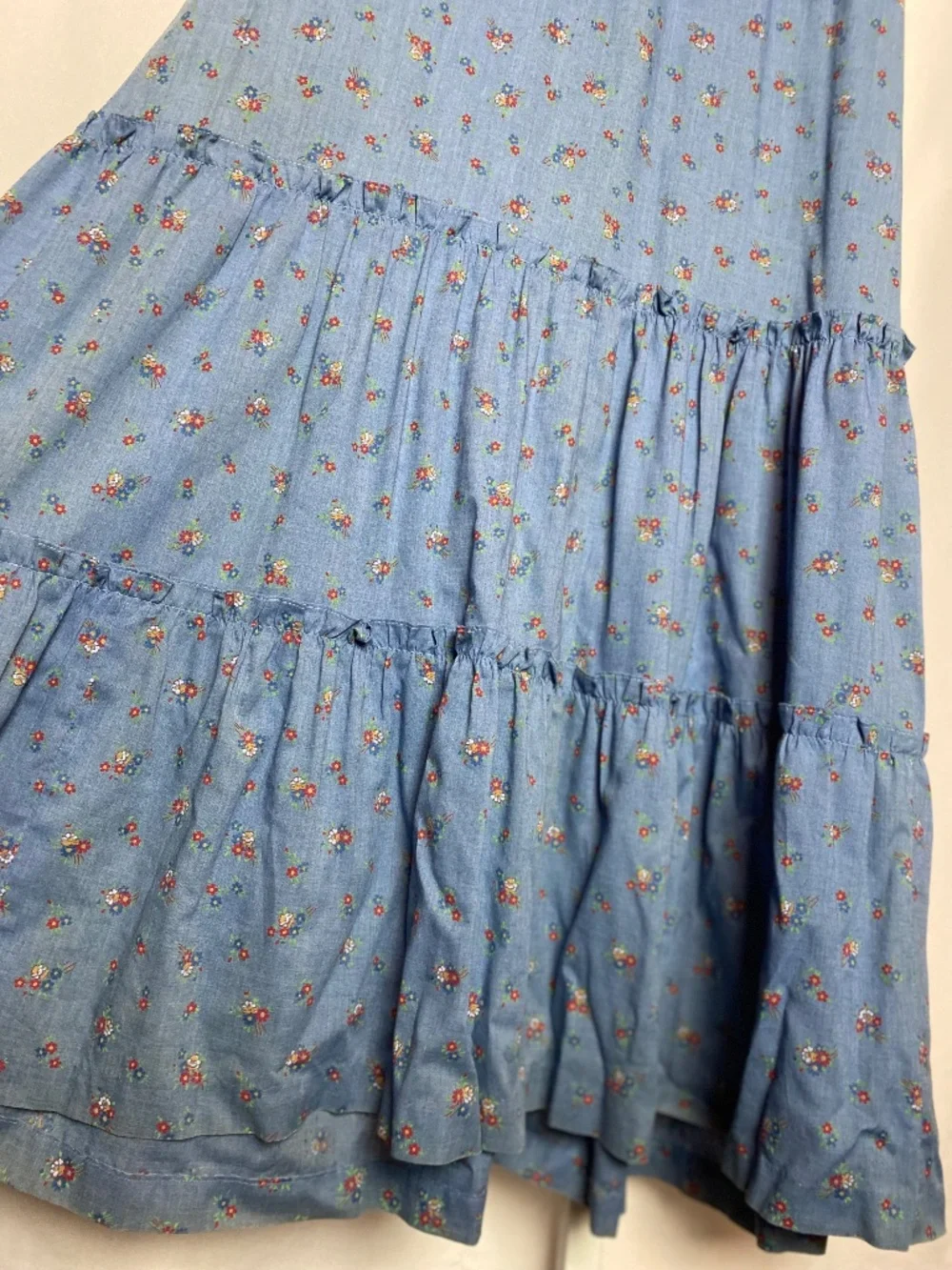 Vintage Womenʻs Light Blue Short Sleeve Prairie Style Floral Hawaiian Muʻumuʻu - Picture 6 of 15